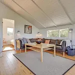 Three-bedroom In Vakantiehuis Vejers Strand