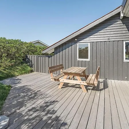 Three-bedroom In Vejers Strand