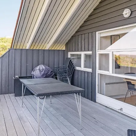 Three-bedroom In Holiday home