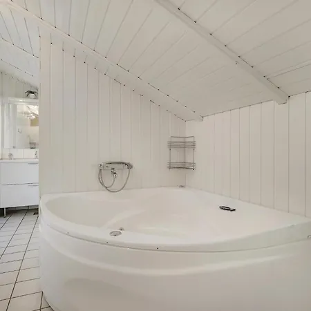 Lovely Home In Vejers Strand With Sauna *